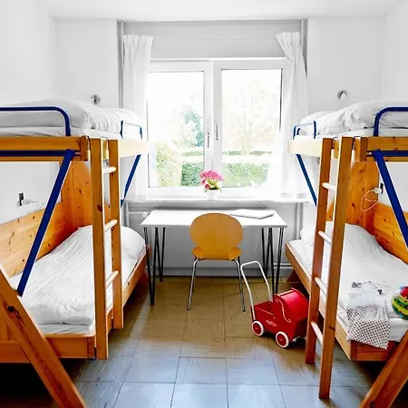 Hostel Mon &