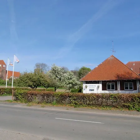Mon & Vandrarhem Borre