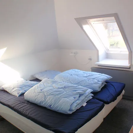 Hostel Mon & *