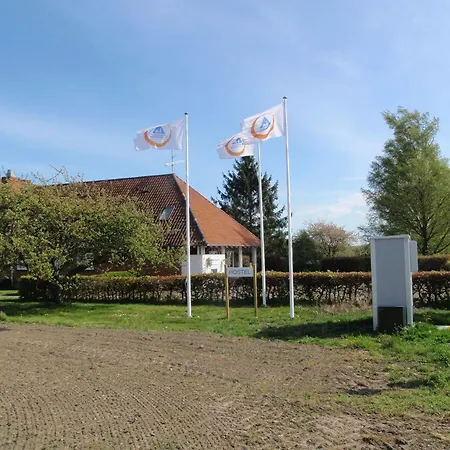 Vandrarhem Mon & *